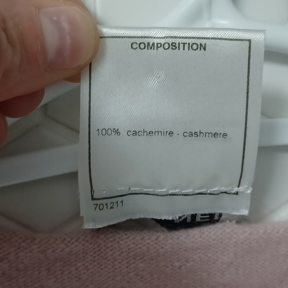 Auth! Chanel Cashmere sweater top Cruise 2004 Collection - Picture 7 of 9